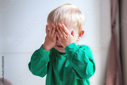 Принти на полотні portrait of a crying child