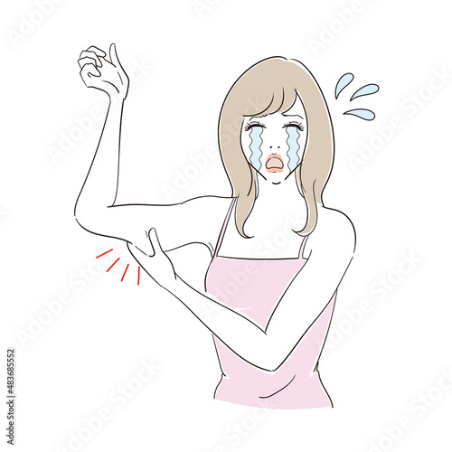 二の腕の脂肪を気にする女性