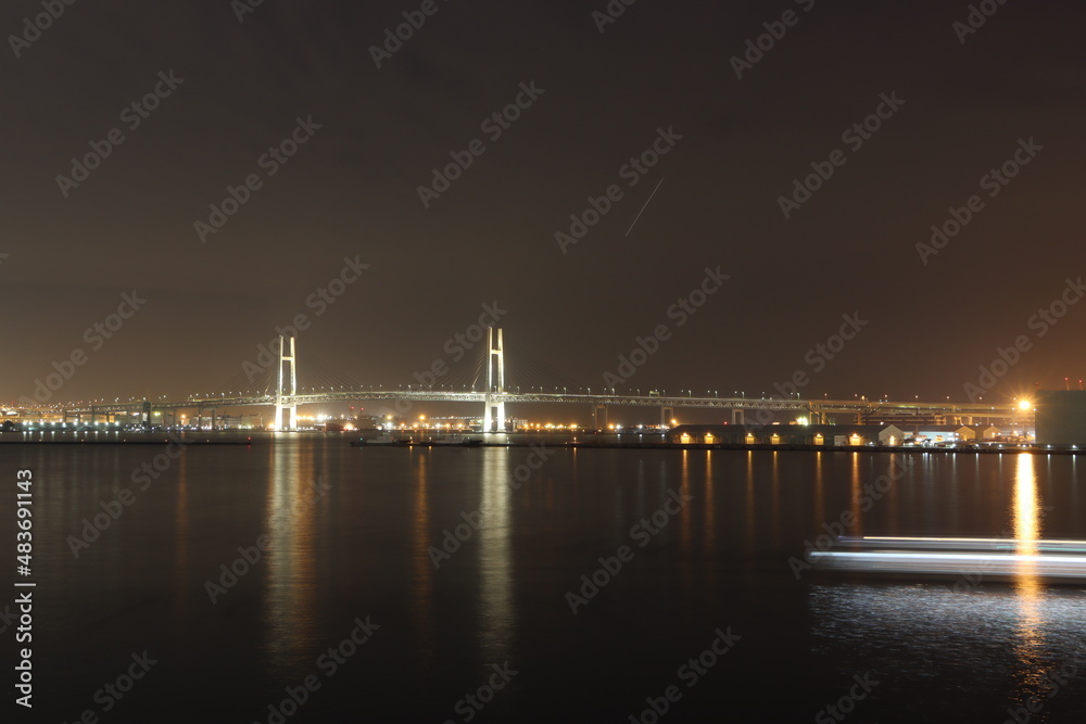 大桟橋ふ頭からの横浜ベイブリッジの夜景