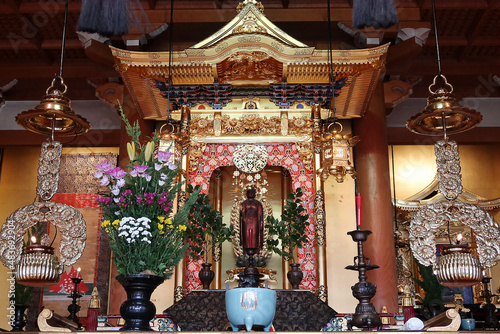 Tableau sur toile お寺に祀られた阿弥陀如来立像1