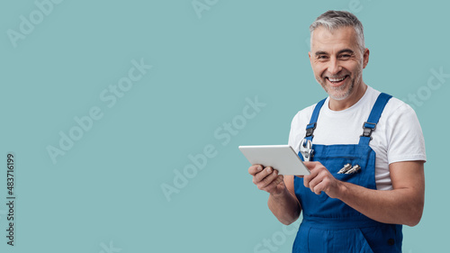 Repairman connecting with a tablet