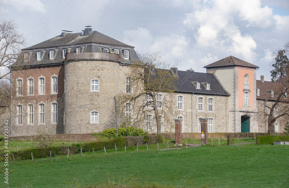 Das Gut Kalkofen war früher eines der bedeutendsten Rittergüter im Niederrheinisch-Westfälischen Reichskreis. Die Anlage liegt im heutigen Nordviertel der Stadt Aachen Das Gut Kalkofen war früher eines der bedeutendsten Rittergüter im Niederrheinisch-Westfälischen Reichskreis. Die Anlage liegt im heutigen Nordviertel der Stadt Aachen