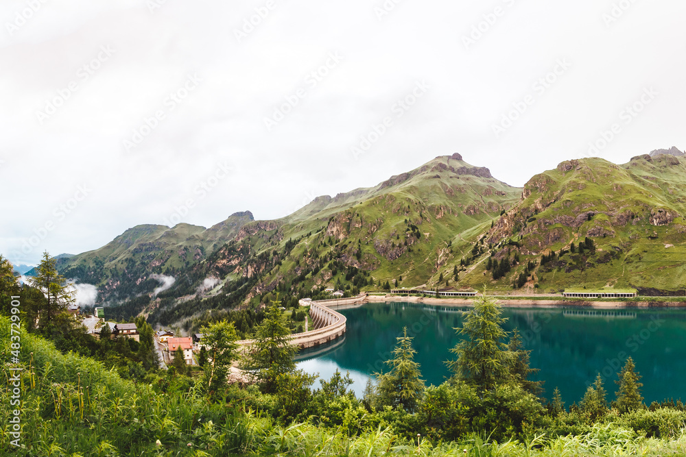 Fedaia Stausee, Dolomiten, Südtirol, Italien. Lago di Fedaia, Dolomites, South Tyrol, Italy 