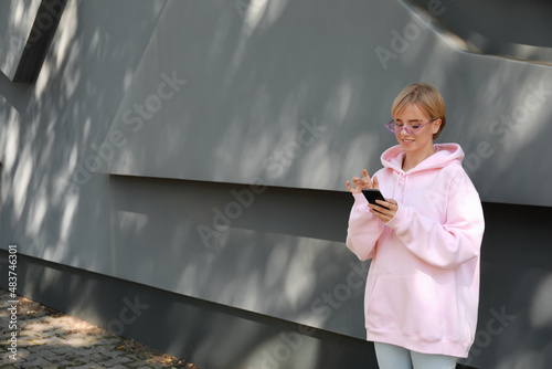 Beautiful young woman in st...