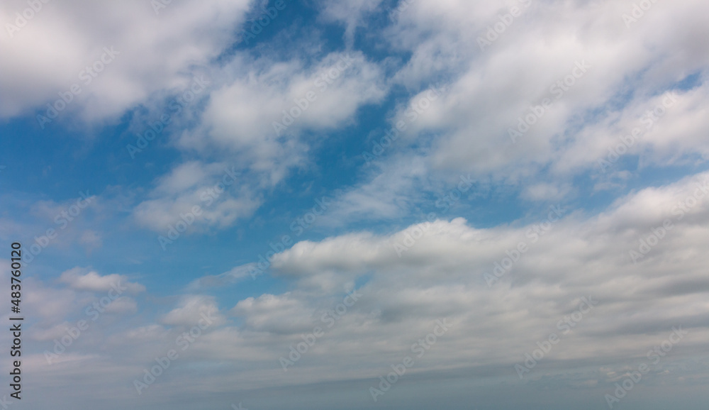 Obraz premium Sky as texture in clouds in summer