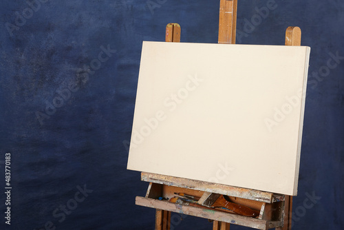 Tabula rasa, white canvas, empty page, painting © Barta