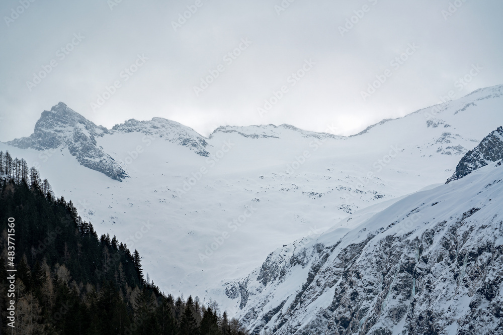 Obraz premium stormy and grey day in the alps at a cold winter day