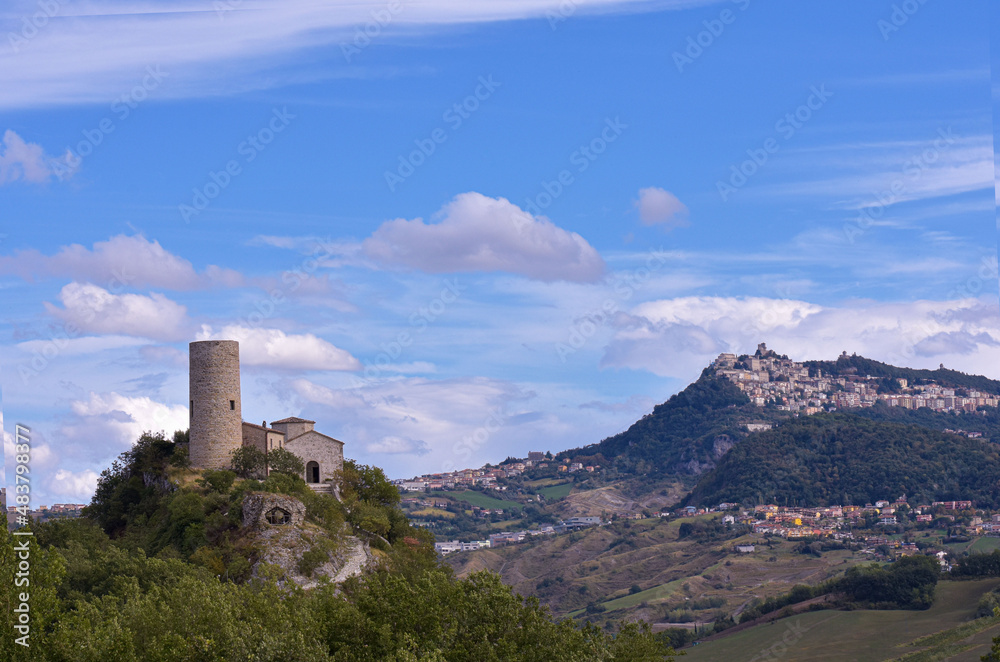 Eremo di Saiano e,sullo sfondo, San Marino