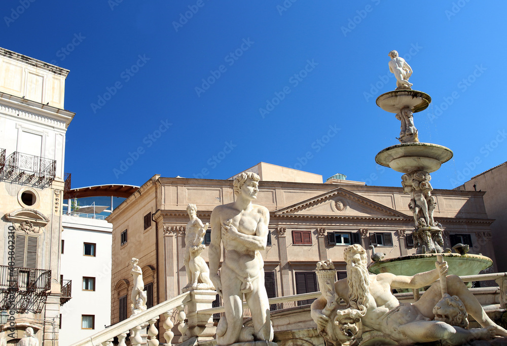 Obraz premium Fontana Pretoria in Palermo, Sicily, Italy.