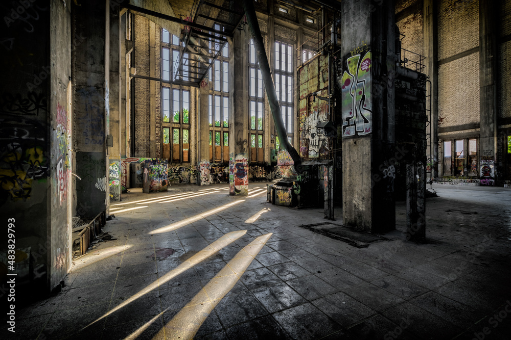 Fototapeta premium Heizkraftwerk - Lost Place