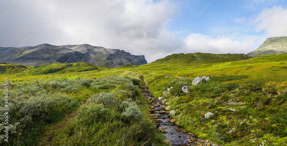 Obraz na plátně Panoramic view of beautiful nordic mountain landscape