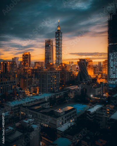 Canvas Print A beautiful view of buildings in a city in Taiwan