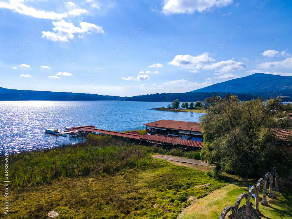 Naklejka premium Lago en Morelia Zirahuen, Mexico, aerial view from drone