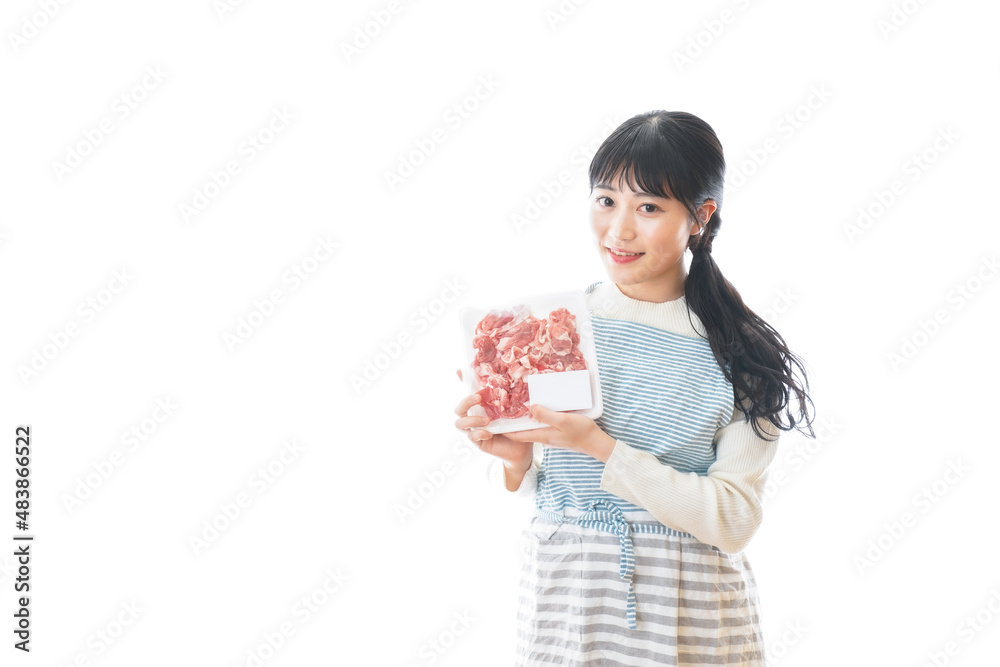豚肉を持つ若い女性 豚肉を持つ若い女性