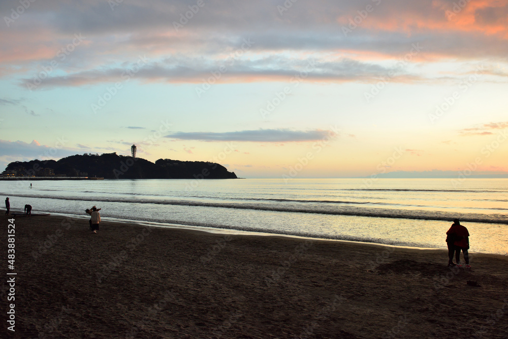 Fototapeta premium 夕闇迫る片瀬西浜海岸