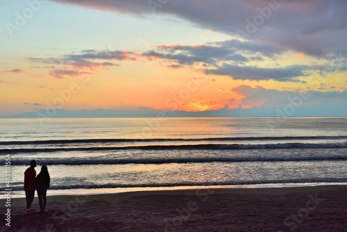 片瀬西浜の夕景とサーファー © masyok