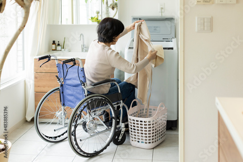 車椅子 女性 洗濯