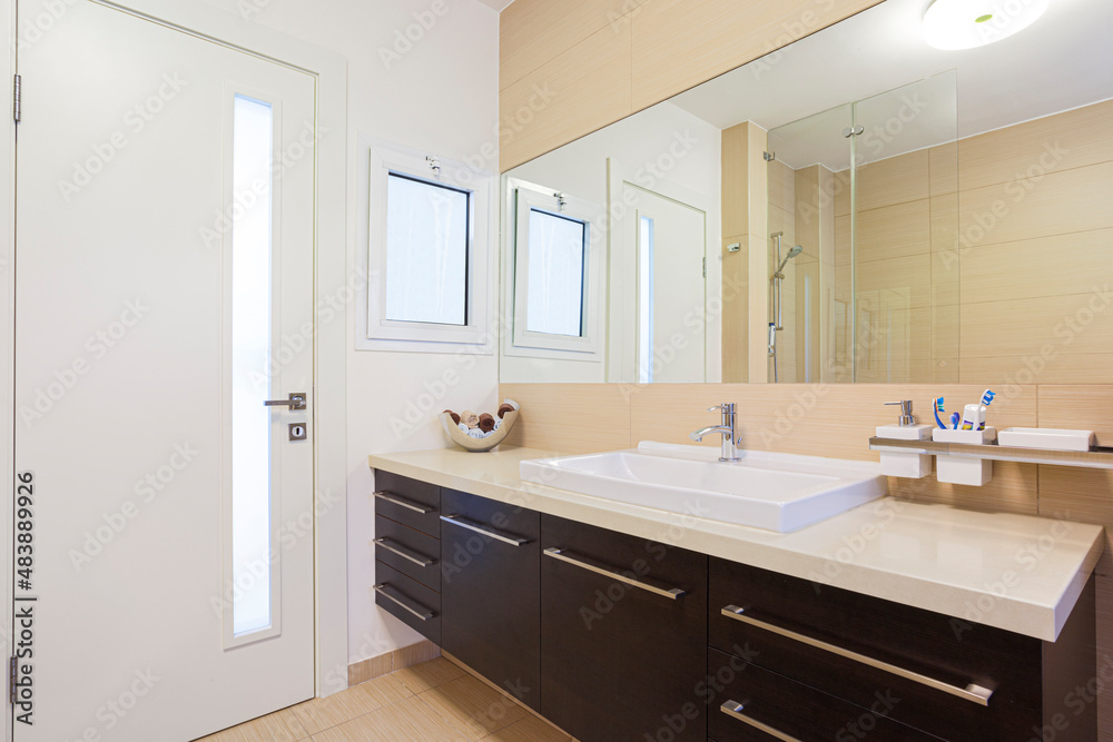 Modern Bathroom With Big Mirror, Luxury Home Modern Bathroom With Big Mirror, Luxury Home
