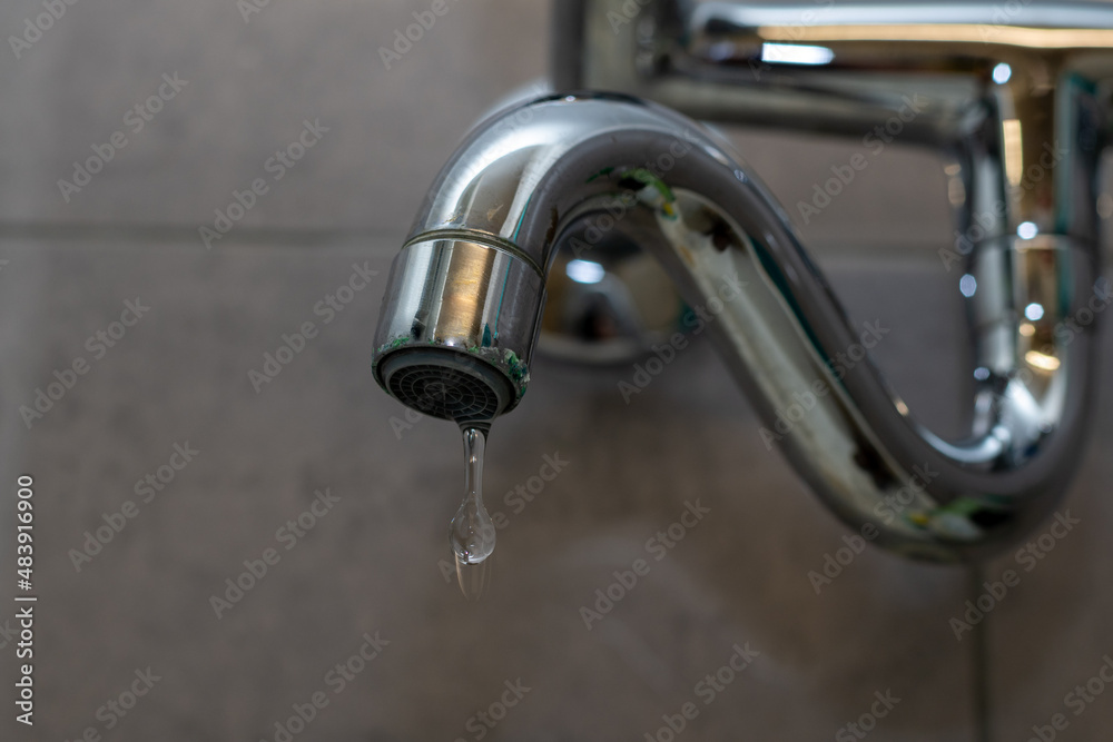 Tropfender Wasserhahn Tropfender Wasserhahn