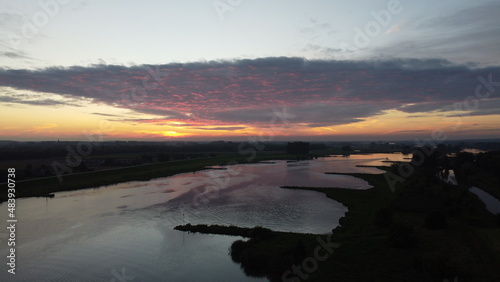 De Rijn in de zonsondergang