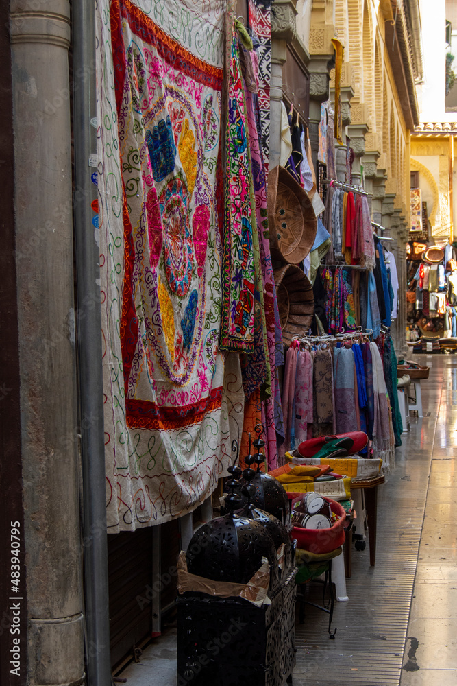 Mercadillo árabe en Granada en la Alcaicería