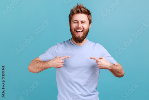 Schilderij op canvas It's me! Portrait of ambitious bearded man with toothy smile, pointing fingers on himself, being confident and proud of his success and achievements