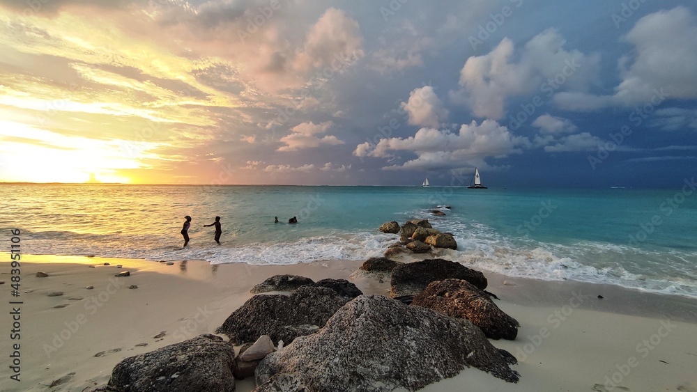 Fototapeta premium Stunning sunset at Grace Bay, Turks and Caicos Islands.