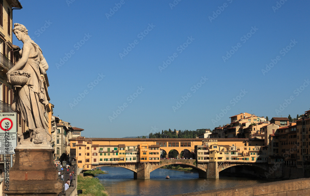 View of the Ponte Vecchio from the Ponte a Santa Trinità, Florence, Tuscany, Italy, Europe