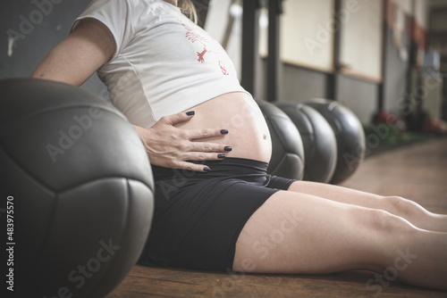 pregnancy fitness mom crossfit