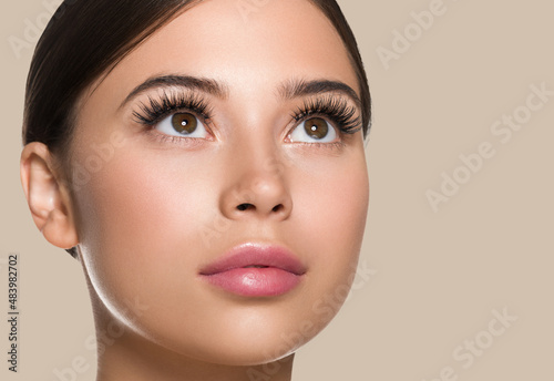 Photos Woman skin face with lashes beautiful eyes healthy hair brunette