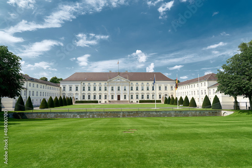 Canvas Print Das historische Schloss Bellevue, heute Amtssitz des Bundespräsidenten in der de