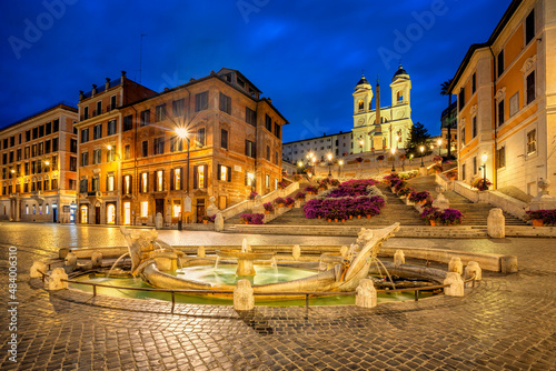 Piazza di Spagna w Rzymie, Włochy. Hiszpańskie kroki rano. Architektura i punkt orientacyjny Rzymu.