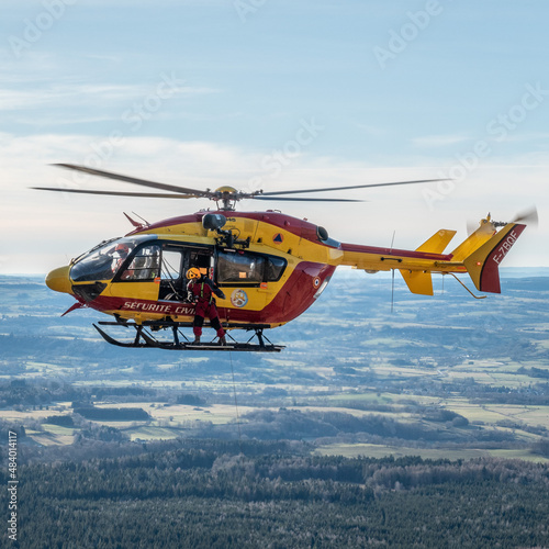 Hélicoptère de la sécurité civile en intervention