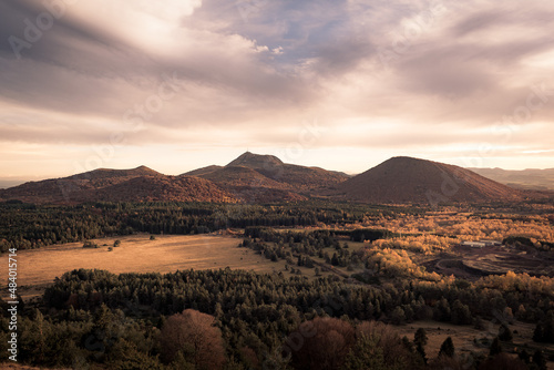 Chaine des Puys - Soleil couchant - Auvergne