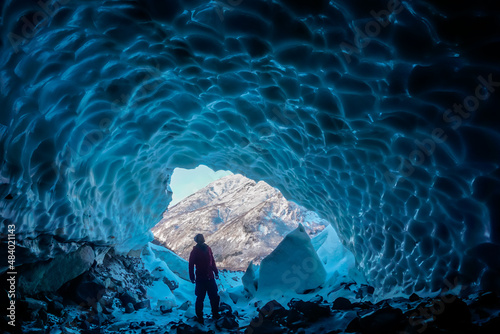 Konstfotografi Man inside an ice cave