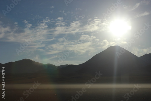 Tableau sur toile o sol invade a montanha