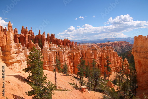 The descending gravel trail among the orange rock hoodoos of the Bryce Canyon National Park