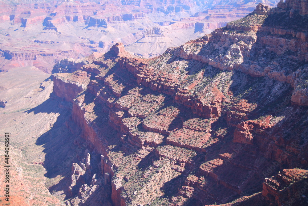 Φωτογραφία The various shades of red generated by the sun on the red rocks of the Grand Can