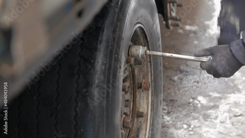 Man screwing the wheels truck service