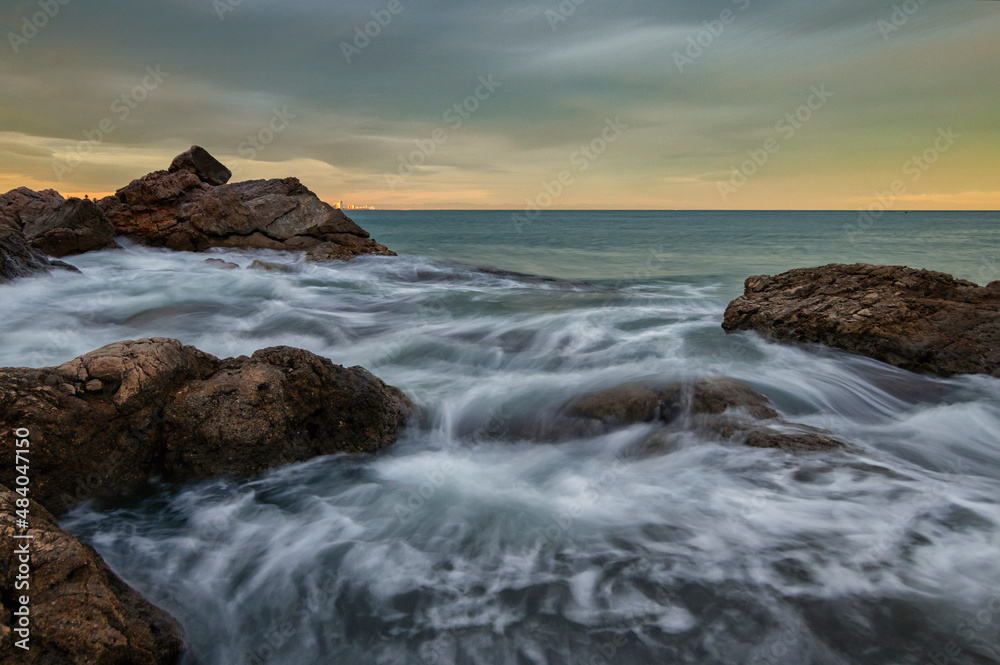 Atardecer bonito en la costa