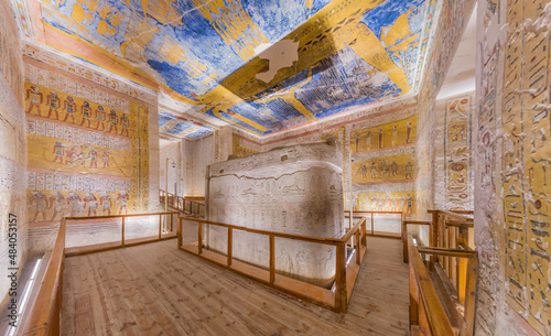 Photographie Burial chamber of Ramesses IV tomb in the Valley of the Kings at the Theban Necr