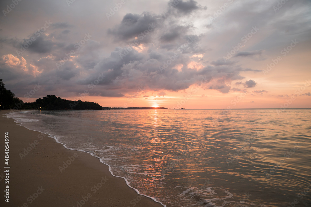 Sonnenuntergang am Meer in Thailand