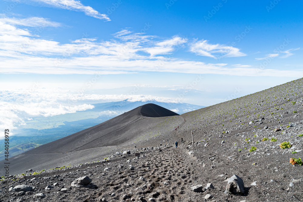 富士山の宝永山への稜線