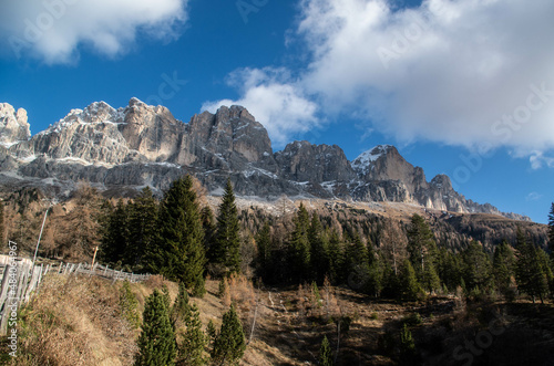 Le parc national des dolomites en italie en hiver