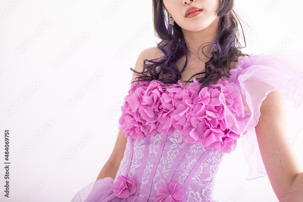 ピンクのドレスを着た女性 dress ピンクのドレスを着た女性 dress