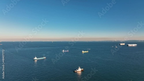 海上の船舶　空撮 photo