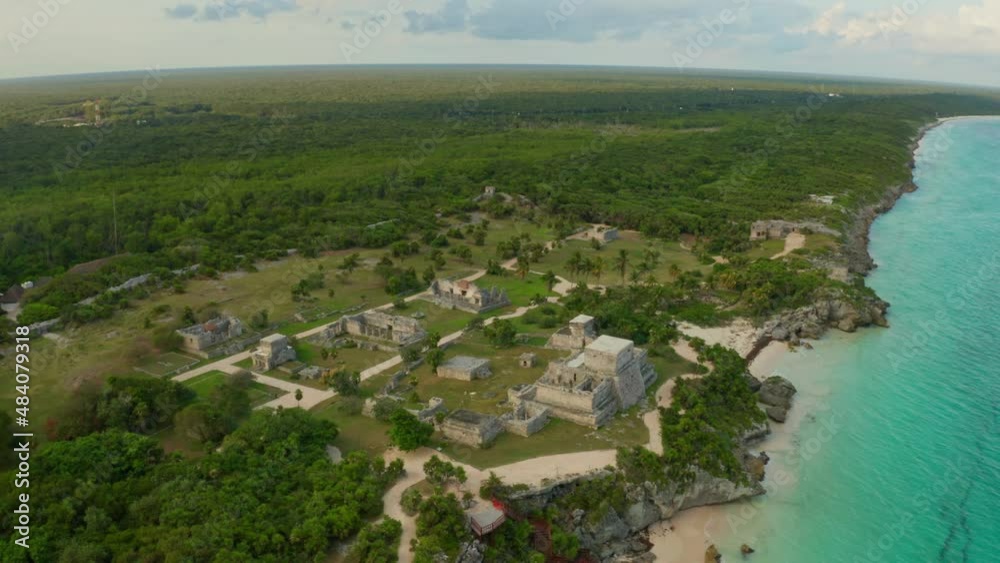 Ruinas Mayas en Tulum, la mezcla perfecta entre las cultura maya y el mar del caribe. Ruinas Mayas en Tulum, la mezcla perfecta entre las cultura maya y el mar del caribe.