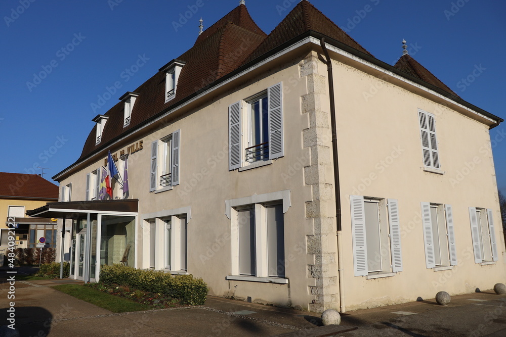 La mairie de Morestel, vue de l'extérieur, village de Morestel, département de l'Isère, France