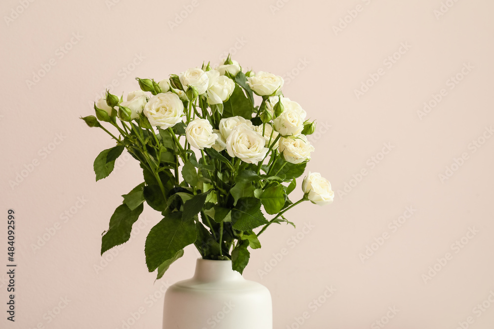 Vase with bouquet of beautiful roses on light background, closeup