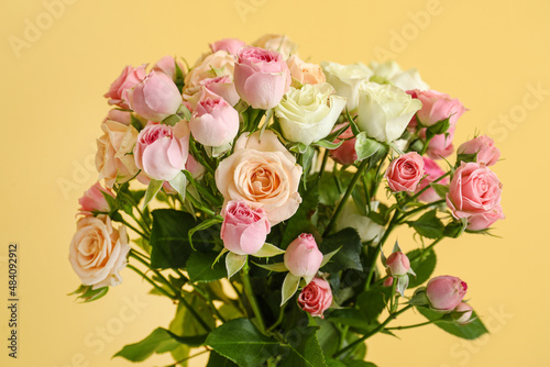 Vase with bouquet of beautiful fresh roses on color background © Pixel-Shot